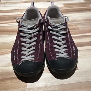 Scarpa Mojito Approach Shoes Womens Size 8 maroon Suede Sneakers Hiking Climbing